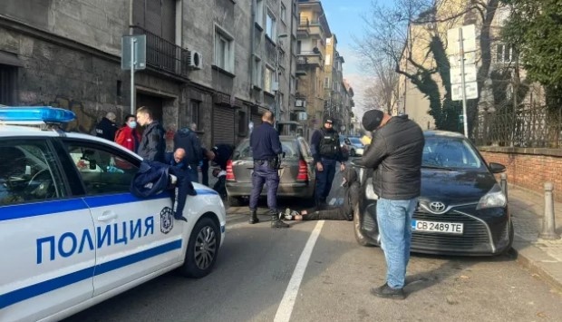 Арести в центъра на София  Двама мъже бяха задържани на столичния